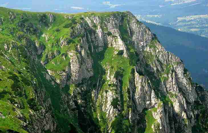 服装的货源从哪里进货（进衣服的货源一般在哪里找批发）